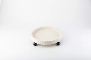 Plastic flower pot saucer with wheel